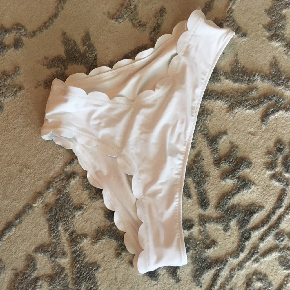 Victoria’s Secret white scalloped swim bottoms